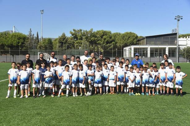 Yunusemre Belediyespor Yaz Futbol Okulu törenle sona erdi