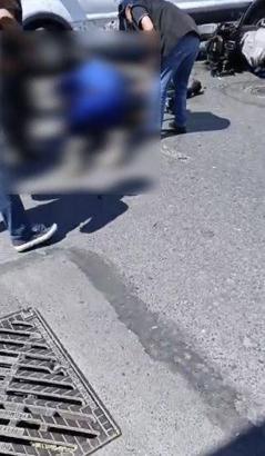 İstanbul- Esenyurt'ta panelvana çarpan motosikletin sürücüsü ağır yaralandı