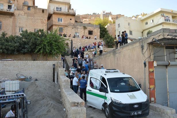Mardin’de 2 kız kardeş evlerinde ölü bulundu (2)