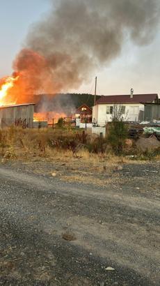İki yayla evi yangında küle döndü