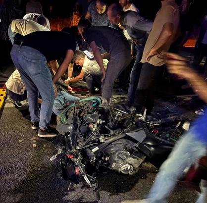 Motosiklet ile otomobil çarpıştı: 4 yaralı