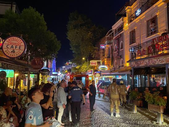 İstanbul - Fatih'te otelde çıkan yangın söndürüldü