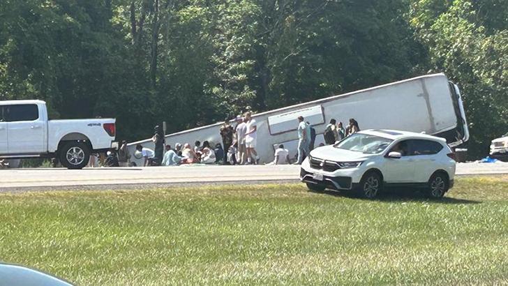 New York'ta otobüs devrildi: 5 ölü