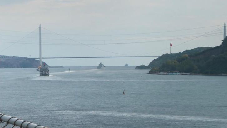 İstanbul - TCG Anadolu 'Mavi Vatan Boğaz Geçişi' için Sarayburnu'ndan demir aldı