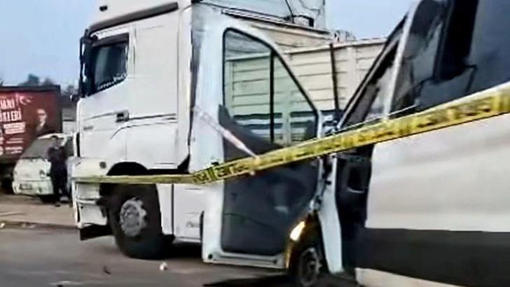 Öğrencileri taşıyan minibüs TIR’a çarptı: 2 ölü, 10 yaralı