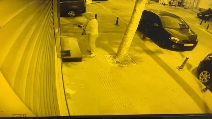 İstanbul - Bayrampaşa’da düşen cüzdandaki paraları aldı, güvenlik kamerasına yakalandı