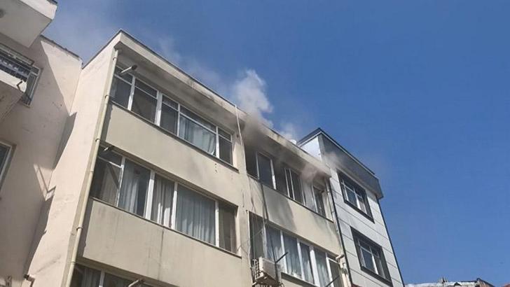 Beşiktaş’ta 3 katlı binada yangın: 1 kişi dumandan etkilendi