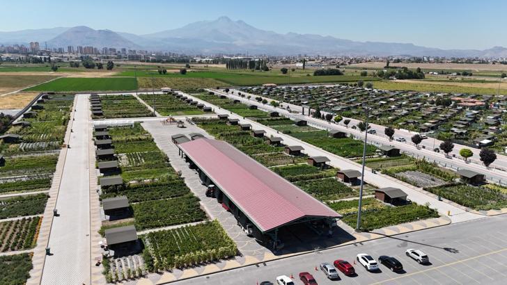 Büyükşehir’in Doğal Ürünler Bahçesi ve Pazarı’na yoğun ilgi