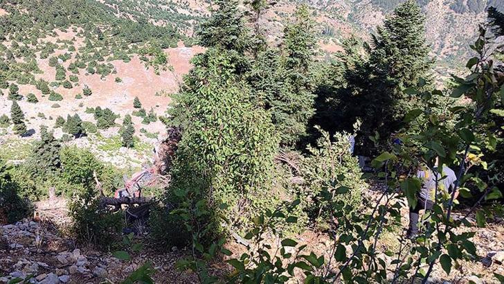 Adana’da otomobil uçuruma yuvarlandı: 2 ölü