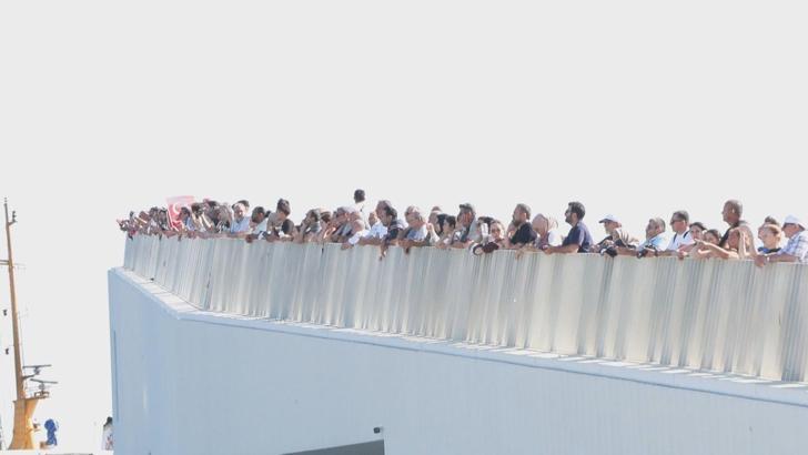 İstanbul - Mavi Vatan Boğaz Geçişi'ne vatandaşlardan yoğun ilgi