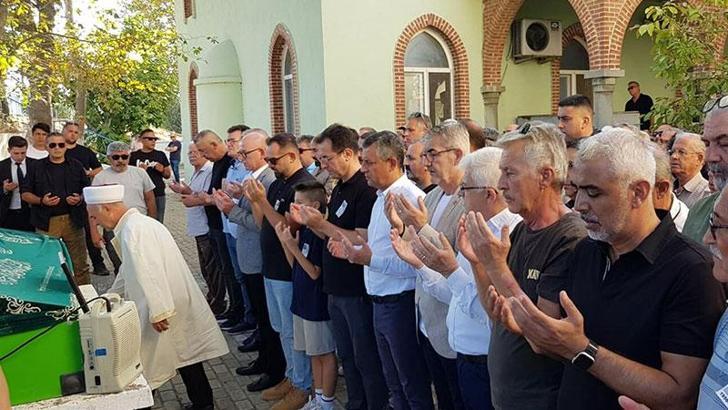 Özgür Özel Balıkesir'de cenaze törenine katıldı