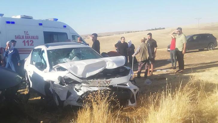 Diyarbakır'da iki otomobil kafa kafaya çarpıştı: 6 yaralı