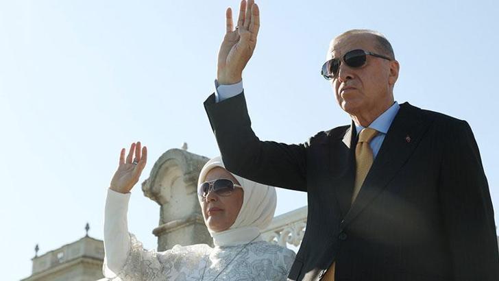 Emine Erdoğan'dan İstanbul Boğazı'ndaki geçit törenine ilişkin paylaşım