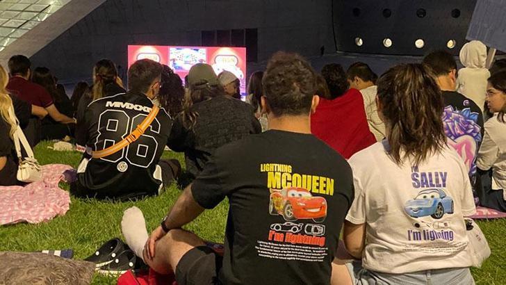 Ankara'da sinemaseverler açık hava sinemasında bir araya geldi