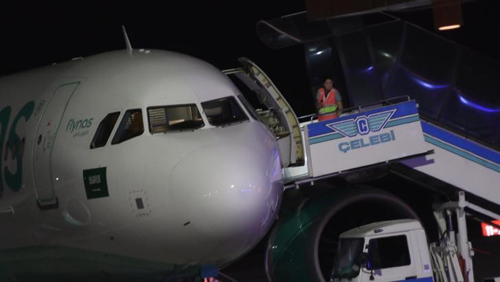 Trabzon- Cidde seferi için havalanan uçak, motor arızası nedeniyle acil iniş yaptı / Ek fotoğraflar
