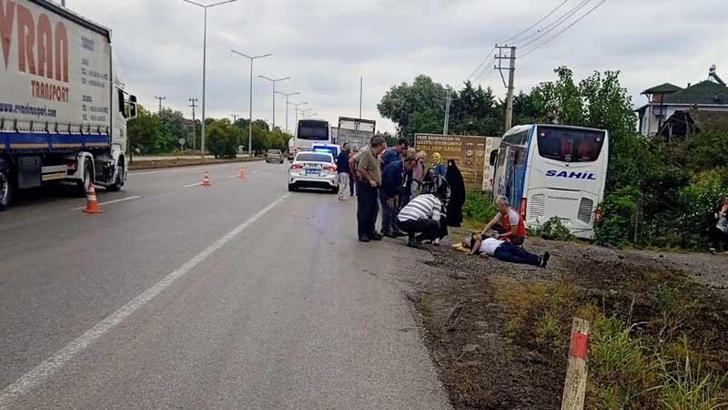 Yolcu otobüsü kamyonete branda çekenlere çarptı; 1 ölü, 1 ağır yaralı
