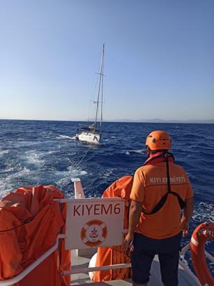 Datça ilçesi açıklarında sürüklenen tekne kurtarıldı