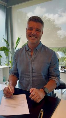 Sadettin Saran, Fenerbahçe başkan adaylığı için gerekli 500 imzayı teslim etti