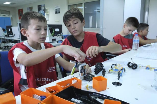 BUTGEM’in yaz kurslarına katılan çocuklar eğlenerek öğrendi