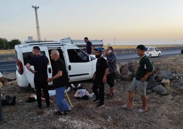 Mardin'de şarampole devrilen hafif ticari araçtaki 4 kişi yaralandı