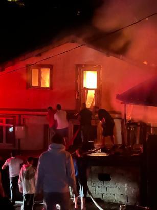 Zonguldak'ta 4 ev ve 1 iş yeri yandı