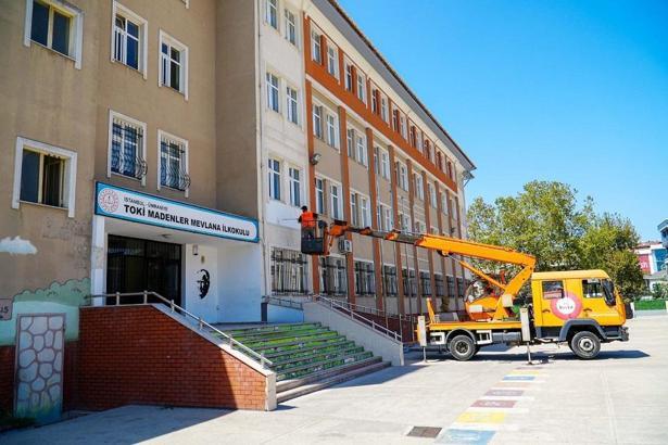 Ümraniye Belediyesi’nden okullara yeni dönem öncesi bakım ve onarım desteği