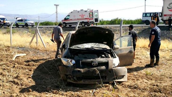 Malatya'da otomobil devrildi; emniyet müdür yardımcısı ile ailesi yaralı