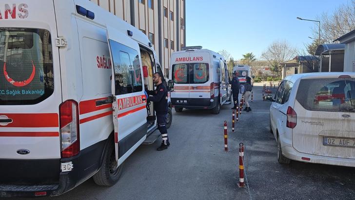 İhbara giden polis ekibi kaza yaptı: 5 yaralı