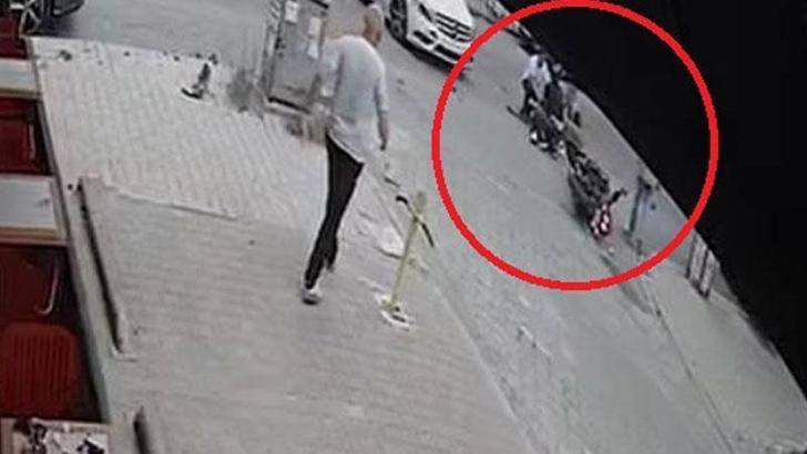 Otomobilin çarptığı motosikletteki sevgililer yaralandı-