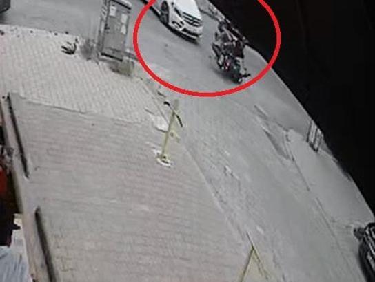 Otomobilin çarptığı motosikletteki sevgililer yaralandı