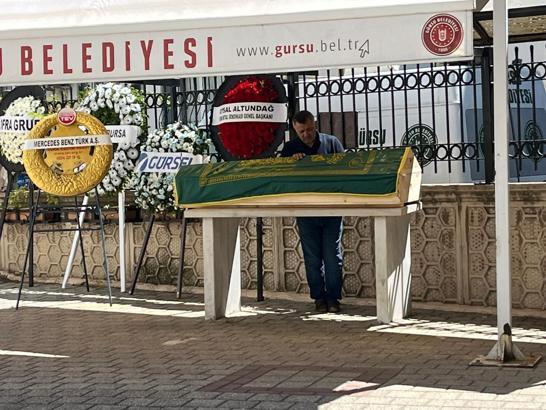 İstanbul'daki kazada ölen Emrah Bursa’da toprağa verildi; 1 ay sonra baba olacakmış