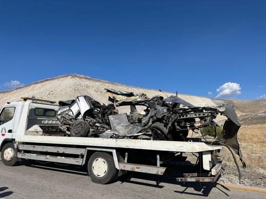 Ankara'da hafriyat kamyonu ile otomobil çarpıştı: 1 ölü