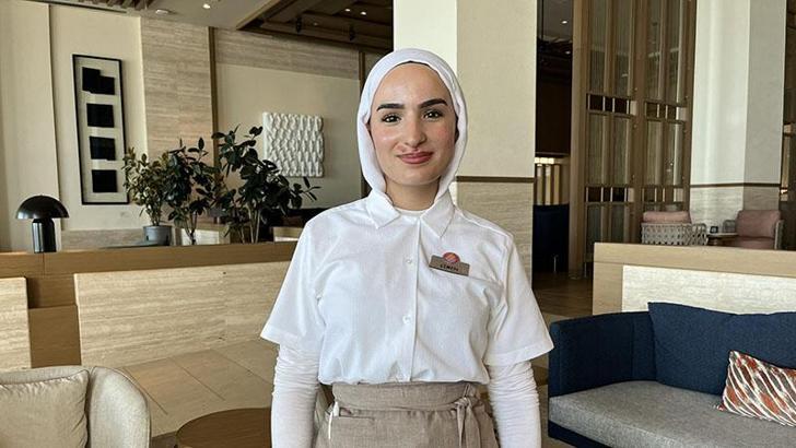 Bakan Göktaş'tan babasının YKS çıkışında çiçekle karşıladığı Çimen'e tebrik telefonu