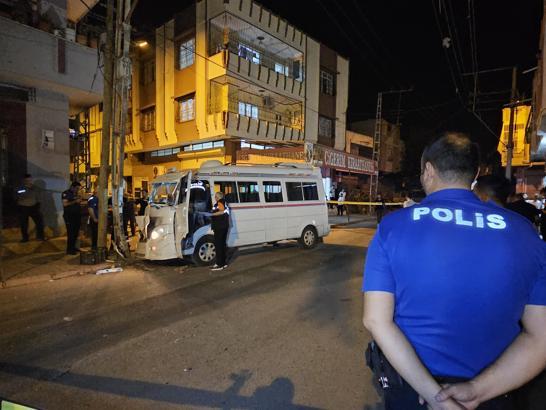 Dolmuş şoförü, direksiyon başında uğradığı silahlı saldırıda hayatını kaybetti