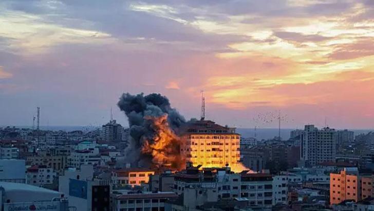 İsrail'den Şam'a saldırı: 6 Suriyeli asker hayatını kaybetti