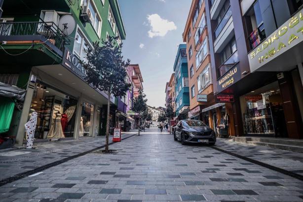 Ümraniye Kumaşçılar Çarşısı, binlerce çeşit ürünü aynı çatı altında buluşturuyor