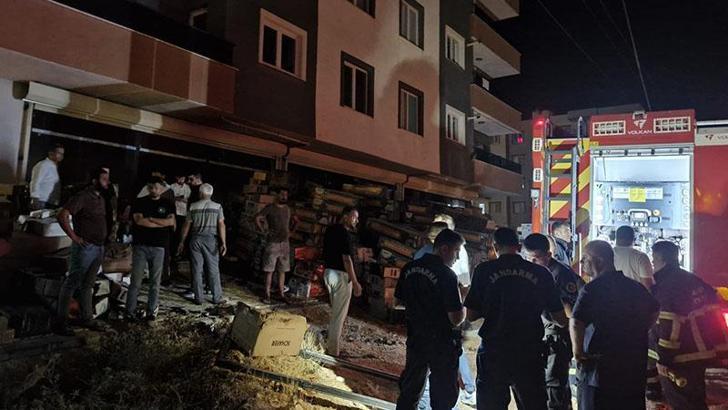 Mardin'de depo yangınında 1 kişi dumandan etkilendi