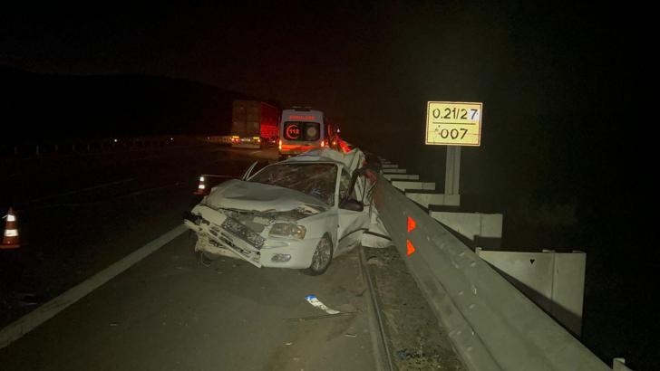 Niğde’de TIR, emniyet şeridinde bekleyen otomobile çarptı: 3 ölü, 1 yaralı