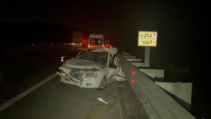 Niğde’de TIR, emniyet şeridinde bekleyen otomobile çarptı: 3 ölü, 1 yaralı