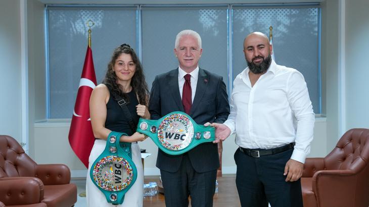 İstanbul Valisi Davut Gül’den Seren Ay Çetin’e başarı dileği