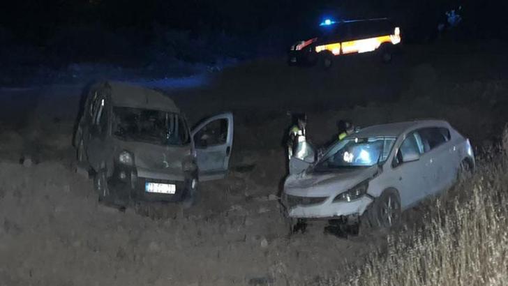 Elazığ’da hafif ticari araç ile otomobil çarpıştı: 9 yaralı