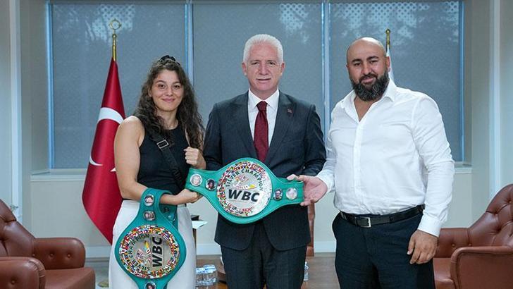 İstanbul Valisi Davut Gül’den Seren Ay Çetin’e başarı dileği