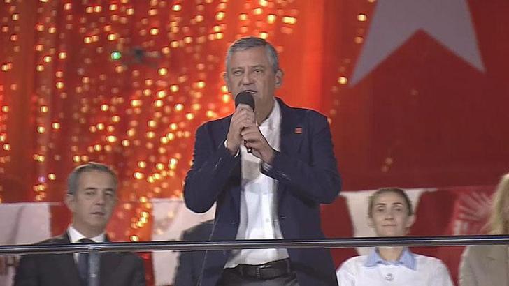 Özgür Özel Beyoğlu'nda konuştu