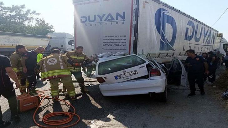 TIR'a çarpan otomobildeki 2 kuzen öldü, 1 kişi ağır yaralı