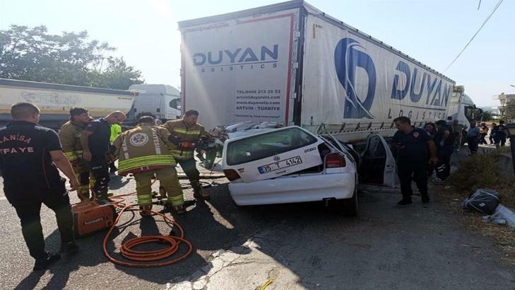 TIR'a çarpan otomobildeki 2 kuzen öldü, 1 kişi ağır yaralı (2)- Yeniden