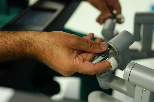 ‘Robotik cerrahi baş boyun tümörleri ve uyku apnesinde etkili oluyor’