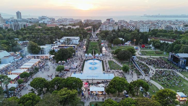 İEF'de sanat, müzik ve eğlence bir arada