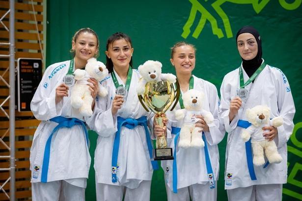 İstanbul Kent Üniversitesi, Avrupa'daki Dövüş Sporları Şampiyonası'nda 12 madalya kazandı