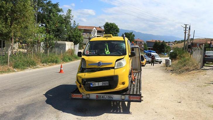 Tokat’ta taksi ile otomobil çarpıştı, hamile kadın bebeğini kaybetti: 5 yaralı
