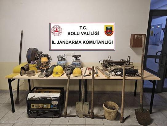 Define kazısı yaparken suçüstü yakalandılar